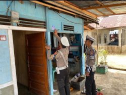 Tingkatkan Kesadaran Lantas, Polres Lebong Tempel Stiker Himbauan