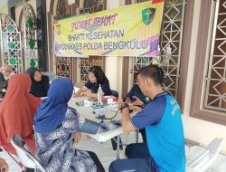 Biddokkes Polda Bengkulu Gelar Kegiatan Bhakti Kesehatan di Masjid At Taqwa Timur Indah