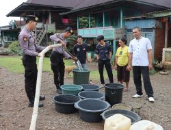 Peringati HUT Humas Polri Ke-72, Polres Kepahiang Salurkan Air Bersih