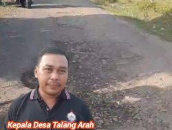 Kepala Desa Bersama Warga Harapkan Pemerintah Perbaiki Jalan