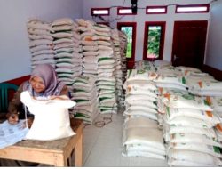 Pemerintah Desa Air Sebayur Bagikan Bantuan CDP