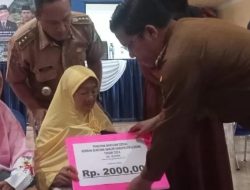 Pemkab Lebong Serahkan Bantuan Untuk Warga Terdampak Banjir