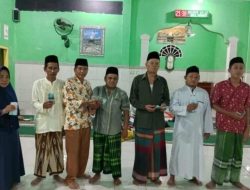 Pemdes Lubuk Lesung Salurkan Honor Lembaga Masjid Lembaga Adat 