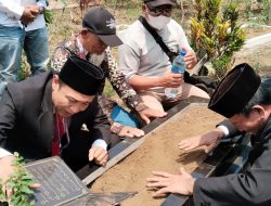 Windra Ramli Pamit Ke Makam Ibu Sebelum Berangkat Daftar Calon Bupati Ke KPU