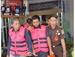 Usai Pakai Baju Orange Kades Dan Bendes Suro Bali Pakai Rompi Pink