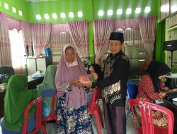 Pemerintah Desa Pelangkian Bagikan Makanan Tambahan Balita Dan Lansia
