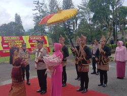 Yuriko Fernanda Kapolres Kepahiang Disambut Tarian Adat Rejang